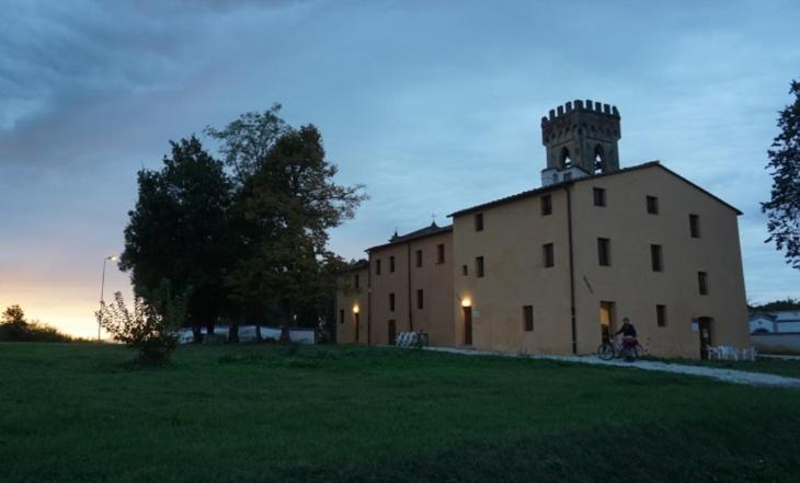 Hostal Badia Altopascio Exteriör bild